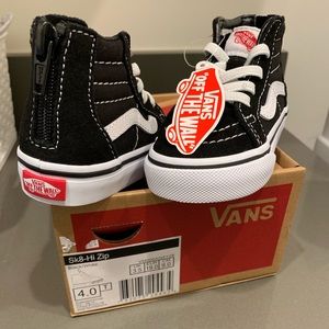 NWT Vans - Toddler 4